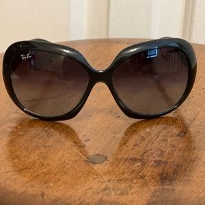 Women’s Oversized Ray Ban Sunglasses. Black frame.